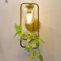 دیوارکوب همراه با گلدان