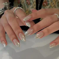 ارائه خدمات و آموزش کاشت ناخن