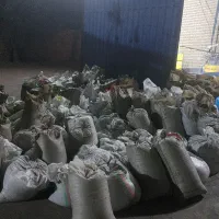 تولیدکار گرانول و کارگر ساده