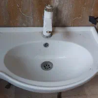 روشویی و شیر