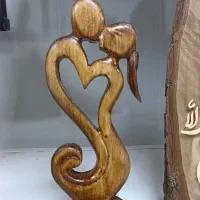 مجسمه چوبی عشق
