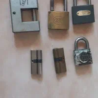 انبر و قفل قدیمی|کلکسیون اشیاء عتیقه|شیراز, کاراندیش|دیوار