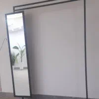 رگال با آینه قدی