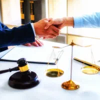 وکیل پایه یک دادگستری