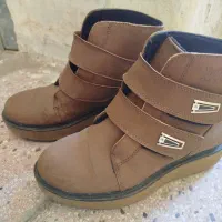 کفش زنانه قیمت۲۹۰ هزار...کفش پسرانه ، ۱۵۰ هزار