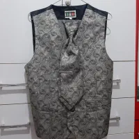 کت وشلوار|لباس|رباط‌کریم, شترخوار|دیوار