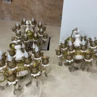 لوستر ۱۶ شعله سرامیکی برنجی به همراه لاله و آویز