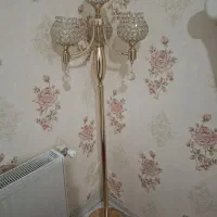 آباژور ایستاده