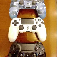 سه عدد دسته پلی استیشن ۴