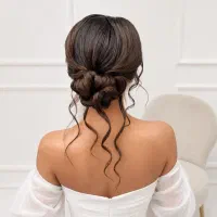شینیون، کرلی و سشوار در آرایشگاه یا در محل شما