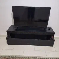 تلویزیون ۴۳ اینچ و میز mdf