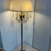 آباژور ایستاده