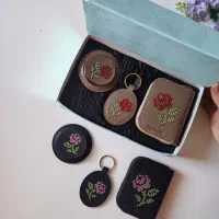 ست سه تیکه چرم طبیعی رُزدستدوز روزمادر-روز زن