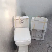 دوعدد صندلی سه نفره دوعدد توالت فرنگی