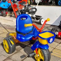 سه چرخه|اسباب‌بازی بچه|رشت, فلسطین|دیوار