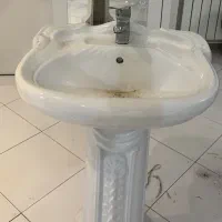 روشویی سرامیکی در حد نو با شیر آب