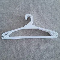 چوب لباسی یا آویز لباس