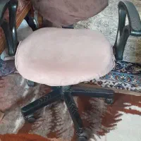 صندلی چرخ دار نو با پایه سالم