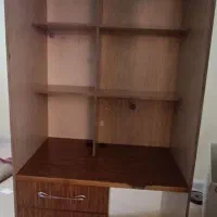 میز کامپیوتر و کتابخانه