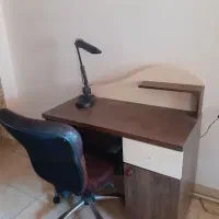 میز تحریر ،صندلی چرخان وچراغ مطالعه