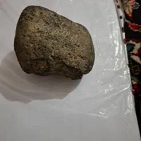 سینی قلم زنی قدیمی و چند سنگ مشکوک به شهابسنگ|کلکسیون اشیاء عتیقه|تهران, ایران|دیوار