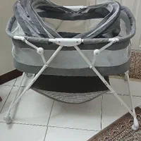 تخت کنار مادر