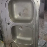 ‌سینک همراه با شیر