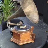 گرامافون قدیمی مارک سگی
