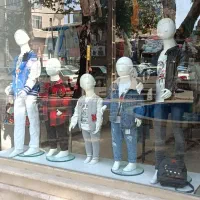 کار در فروشگاه پوشاک کودک