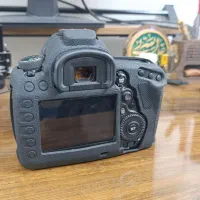 دوربین کنون فایو دی canon 5D با لنز پنجاه فیکس ۱.۸