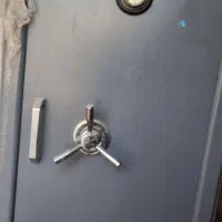 گاو صندق بزرگ رمزدار