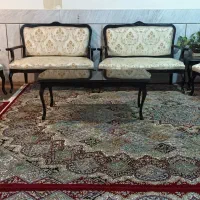 مبل فروشی به علت کمبود جا با میز و عسلی یکجا