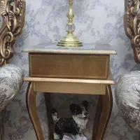 میز و آباژور