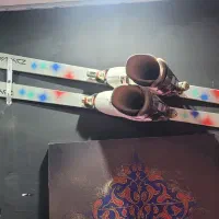 چوب اسکی به همراه کفش
