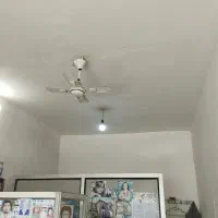 یک مغازه تجاری در خیابان اصلی شهر