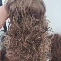 تعدادی مو مصنوعی نو و کله مانکن
