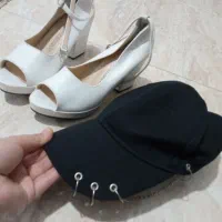 تعدادی لباس و کاپشن و کلاه|لباس|گرگان, |دیوار