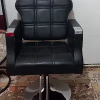 صندلی و آینه آرایشگری