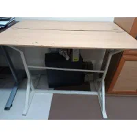 میز آهنی محکم