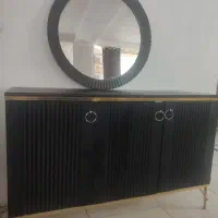 آینه و کنسول مشکی پایه طلایی