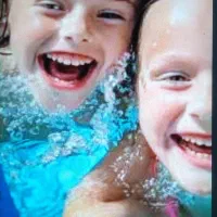 آموزش شنا بانوان و کودکان