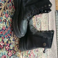 یک جفت کفش. نیم بوت دخترانه