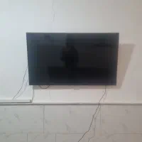 میز تلویزیون و تلویزیون سامسونگ ۴۰اینچ|تلویزیون و پروژکتور|قم, قلعه کامکار|دیوار