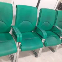 صندلی چرمی و میز