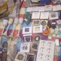 مقداری لوازم برقی و گازی