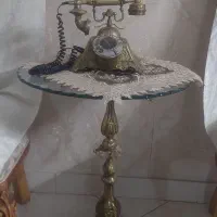 تلفن و میز برنج