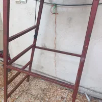 چهار پایه اهنی بسیار محکم