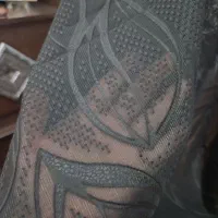 پارچه چادر مشکی و یه پارچه رنگی