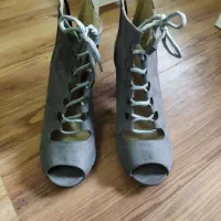 تعدادی دمپایی و کفش مجلسی سایز۳۸