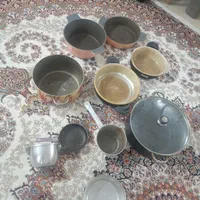 چند عدد قابلمه و تابه در سایز های مختلف